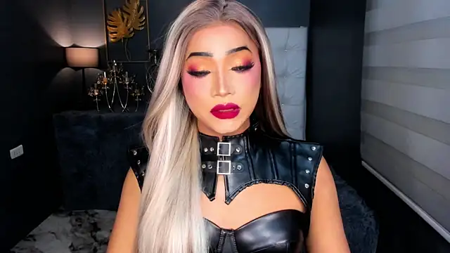 Snapshot of GwennGoddess chatting on February 15, 3:51 am GwennGoddess online show from February 15, 3:51 am