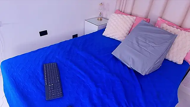 alanarose18 online show from February 12, 7:13 pm