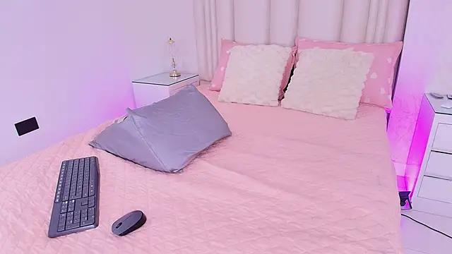 alanarose18 online show from May 23, 7:24 pm
