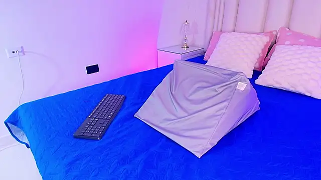 alanarose18 online show from February 23, 7:25 pm