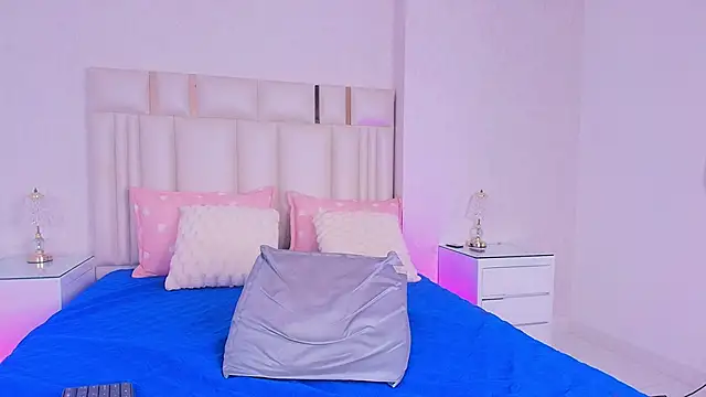 alanarose18 online show from April 14, 7:19 pm