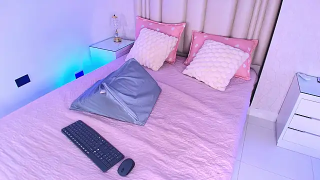 alanarose18 online show from February 20, 7:27 pm