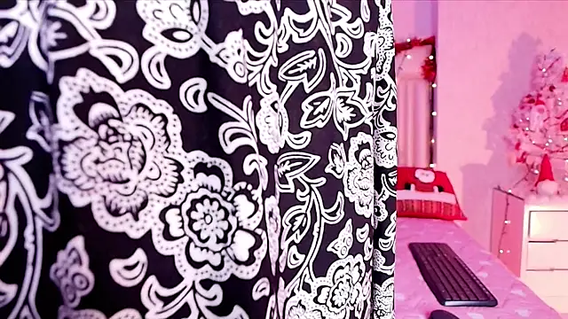 alanarose18 online show from November 24, 7:14 pm