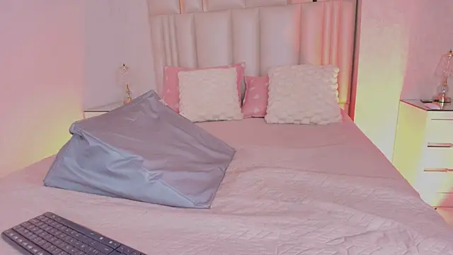 alanarose18 online show from February 26, 7:25 pm