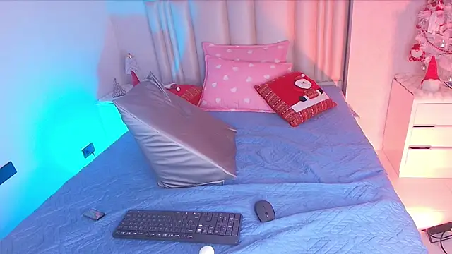 alanarose18 online show from January 6, 7:18 pm