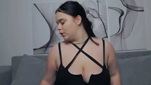 Snapshot of Eliss_Mystery chatting on November 8, 3:15 pm Eliss Mystery online show from November 8, 3:15 pm