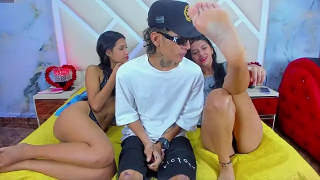 Threelicious  online show from February 5, 12:17 am