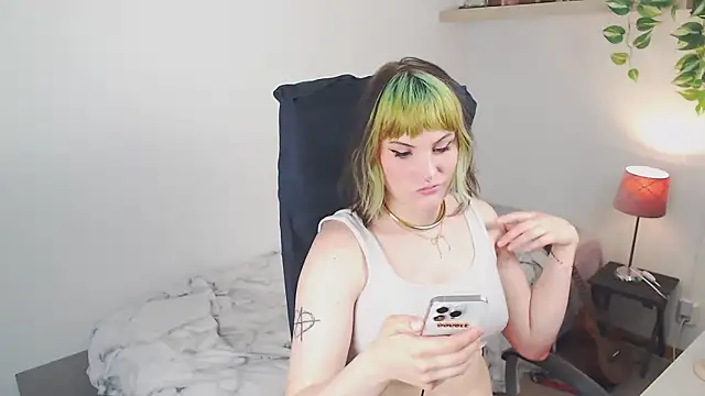 Snapshot of slutty_violet chatting on May 7, 3:37 pm slutty violet online show from May 7, 3:37 pm