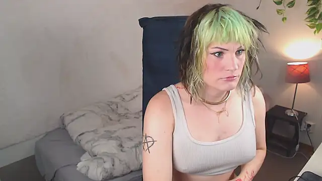 Snapshot of slutty_violet chatting on July 9, 1:32 pm slutty violet online show from July 9, 1:32 pm
