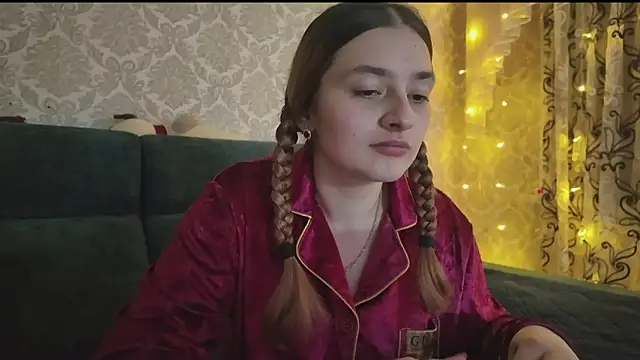 SweetLiaison online show from March 14, 5:52 pm