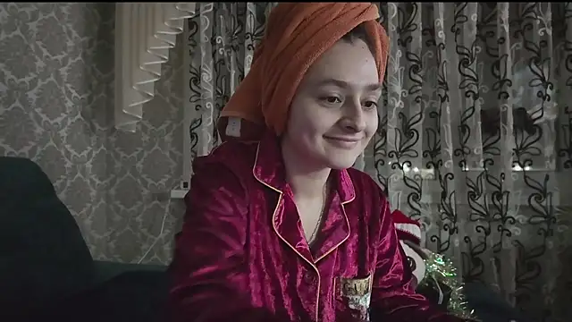 SweetLiaison online show from December 18, 4:55 pm