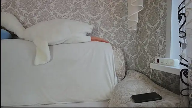 SweetLiaison online show from November 18, 6:06 am