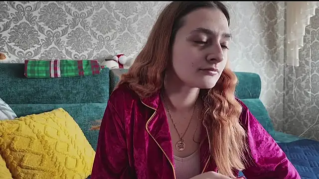 SweetLiaison online show from February 11, 8:58 am