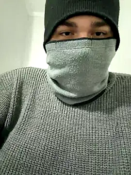 Snapshot of emrxxz@xh chatting on January 7, 12:04 am emrxxzxh online show from January 7, 12:04 am