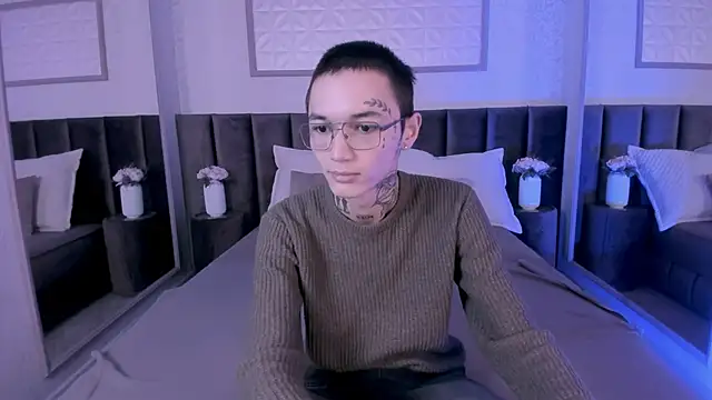 Snapshot of Ionarne chatting on November 8, 12:20 pm Ionarne online show from November 8, 12:20 pm