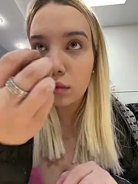 Snapshot of KilianaNoir chatting on February 21, 9:55 am KilianaNoir online show from February 21, 9:55 am