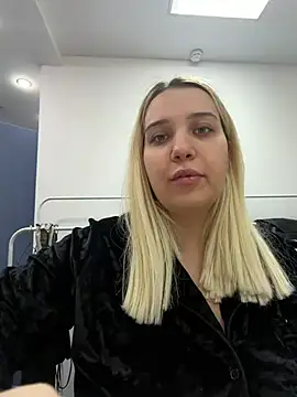 Snapshot of KilianaNoir chatting on February 13, 7:19 am KilianaNoir online show from February 13, 7:19 am