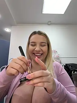 Snapshot of KilianaNoir chatting on February 15, 6:47 am KilianaNoir online show from February 15, 6:47 am