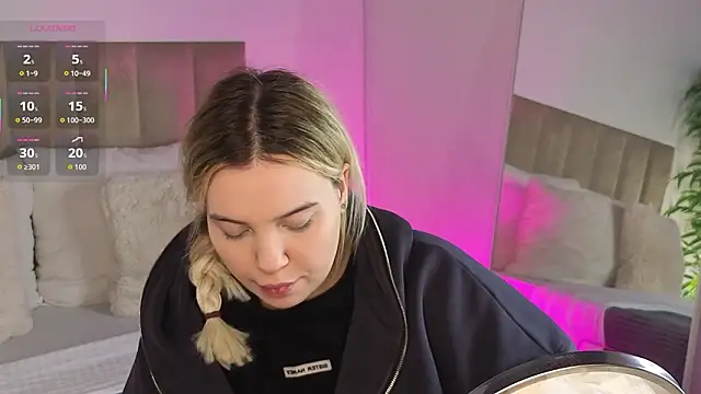 Snapshot of KilianaNoir chatting on February 22, 6:49 am KilianaNoir online show from February 22, 6:49 am