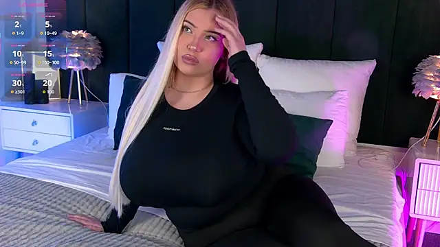 Snapshot of KilianaNoir chatting on January 17, 7:45 am KilianaNoir online show from January 17, 7:45 am