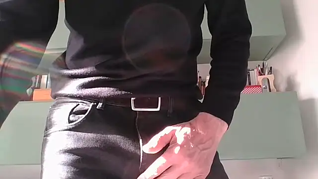 CuteDaddy92 online show from December 18, 12:42 pm