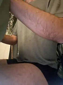 CuteDaddy92 online show from April 18, 11:38 pm