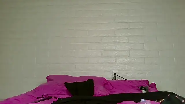 nikkibae33 online show from March 4, 4:31 am