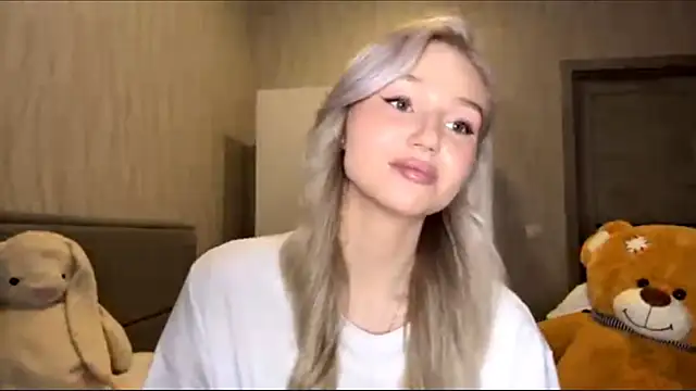 MoonlitCrystalia online show from November 9, 4:22 pm