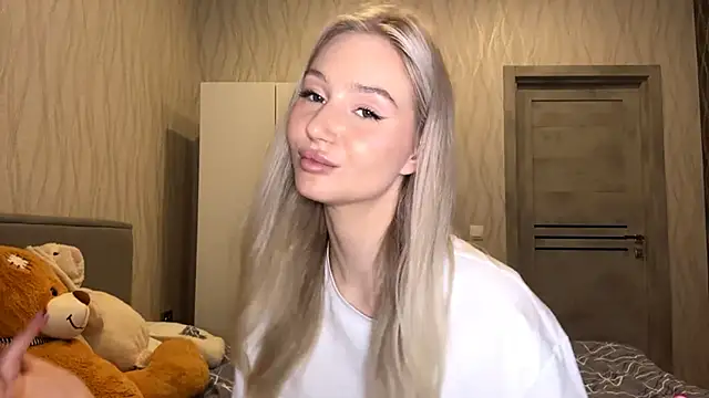 Snapshot of MoonlitCrystalia chatting on November 8, 4:43 pm MoonlitCrystalia online show from November 8, 4:43 pm