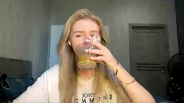 MoonlitCrystalia online show from June 30, 11:21 am