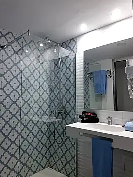 thenakedtraveler online show from January 10, 6:03 pm