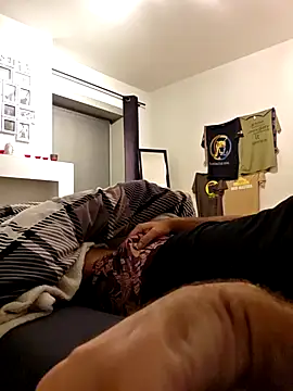 thenakedtraveler online show from November 8, 12:58 am