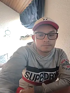 Snapshot of eddison98 chatting on November 10, 5:29 pm eddison98 online show from November 10, 5:29 pm