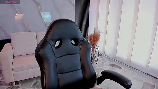 Saara Corraless online show from April 13, 3:16 pm