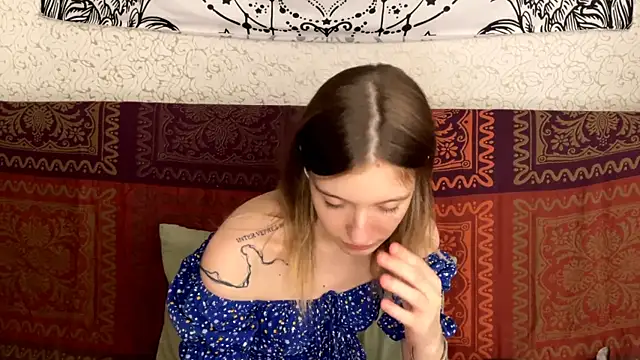 Snapshot of LuisParizo chatting on November 8, 11:58 am LuisParizo online show from November 8, 11:58 am