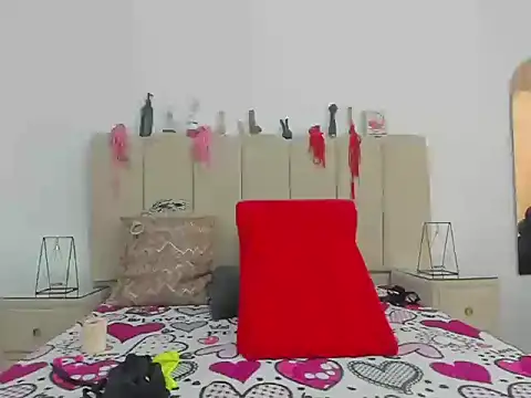 ShanellDiaz  online show from November 12, 1:15 pm