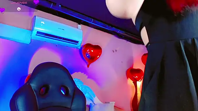 AnnaRouseQueen online show from February 17, 8:39 pm