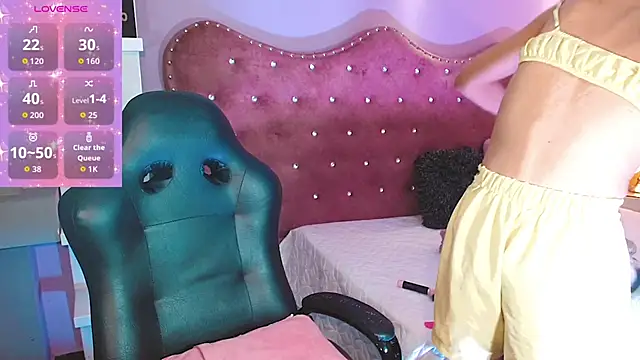 AnnaRouseQueen online show from December 5, 4:00 am