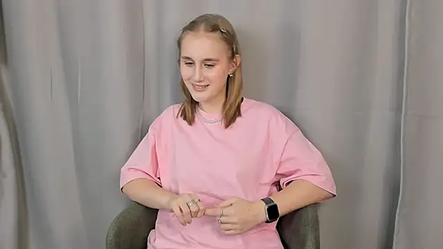 Snapshot of MicahZeigler chatting on November 8, 8:29 am MicahZeigler online show from November 8, 8:29 am