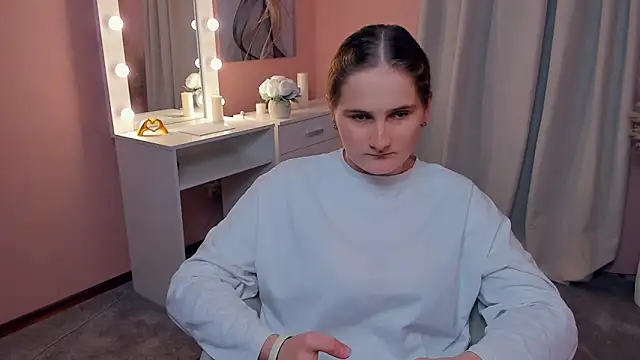 Snapshot of TorriBreckel chatting on November 9, 9:46 am TorriBreckel online show from November 9, 9:46 am