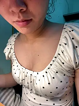 Snapshot of Lynn-122 chatting on November 8, 4:21 pm Lynn-122 online show from November 8, 4:21 pm