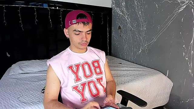 NicoKingg  online show from December 4, 4:11 am