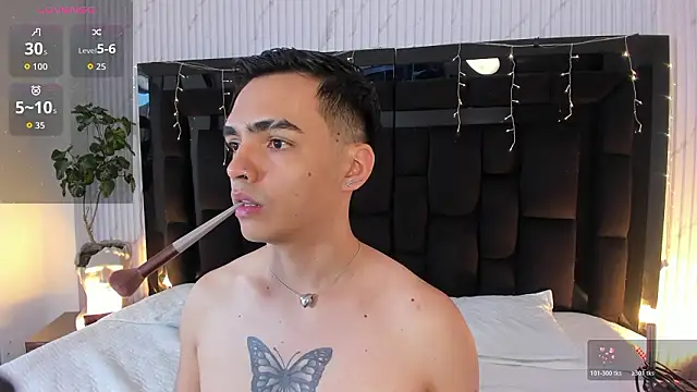 NicoKingg  online show from March 4, 12:35 pm