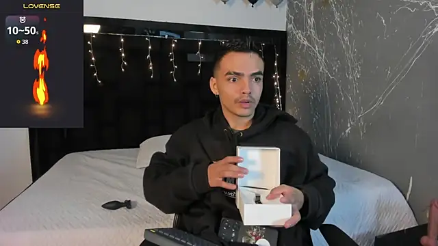 NicoKingg  online show from December 5, 4:00 am