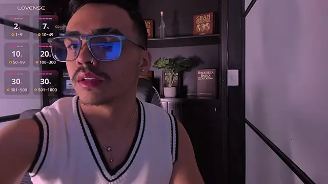 NicoKingg  online show from November 18, 1:43 am