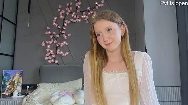 MiraJuicyJune online show from May 29, 4:29 am