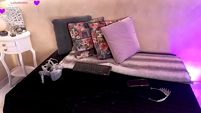 BellaRooux online show from December 15, 12:11 pm