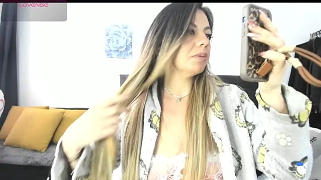 ariannawil online show from March 13, 10:37 pm