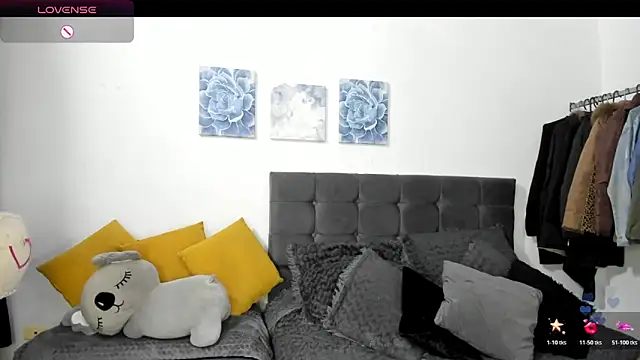 ariannawil online show from March 1, 10:54 pm