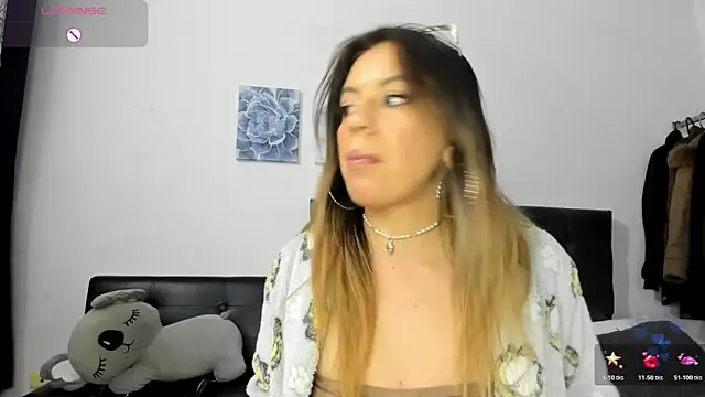 ariannawil online show from February 9, 11:03 pm